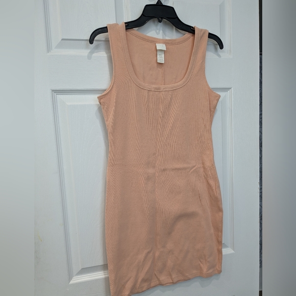 H&M Dresses & Skirts - H&M pink ribbed dress